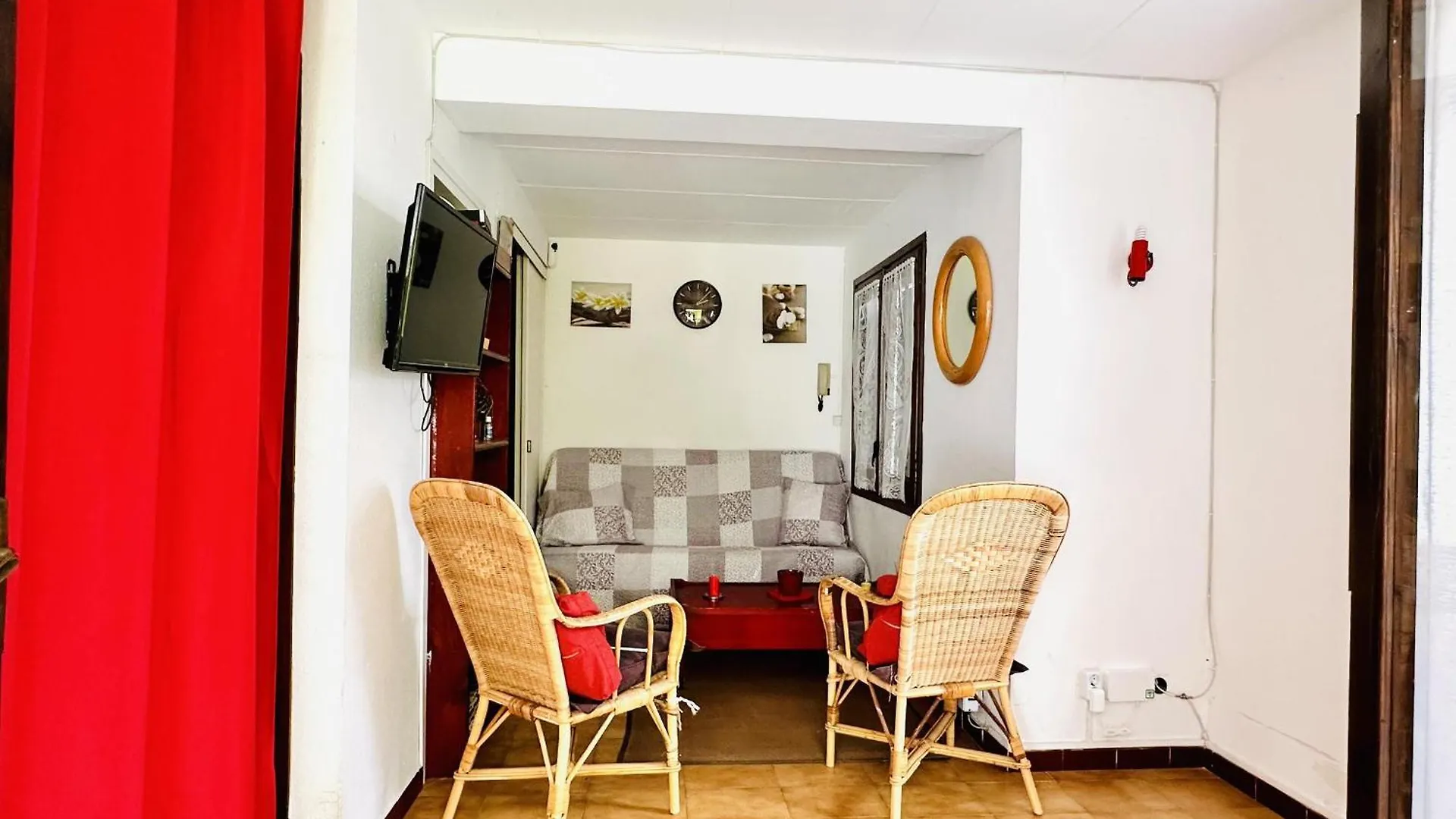 5060- Casa Petite, En Zona Tranquila, A.A. Salon Y Piscina Comunitaria. - Es-258-150 Villa Roses